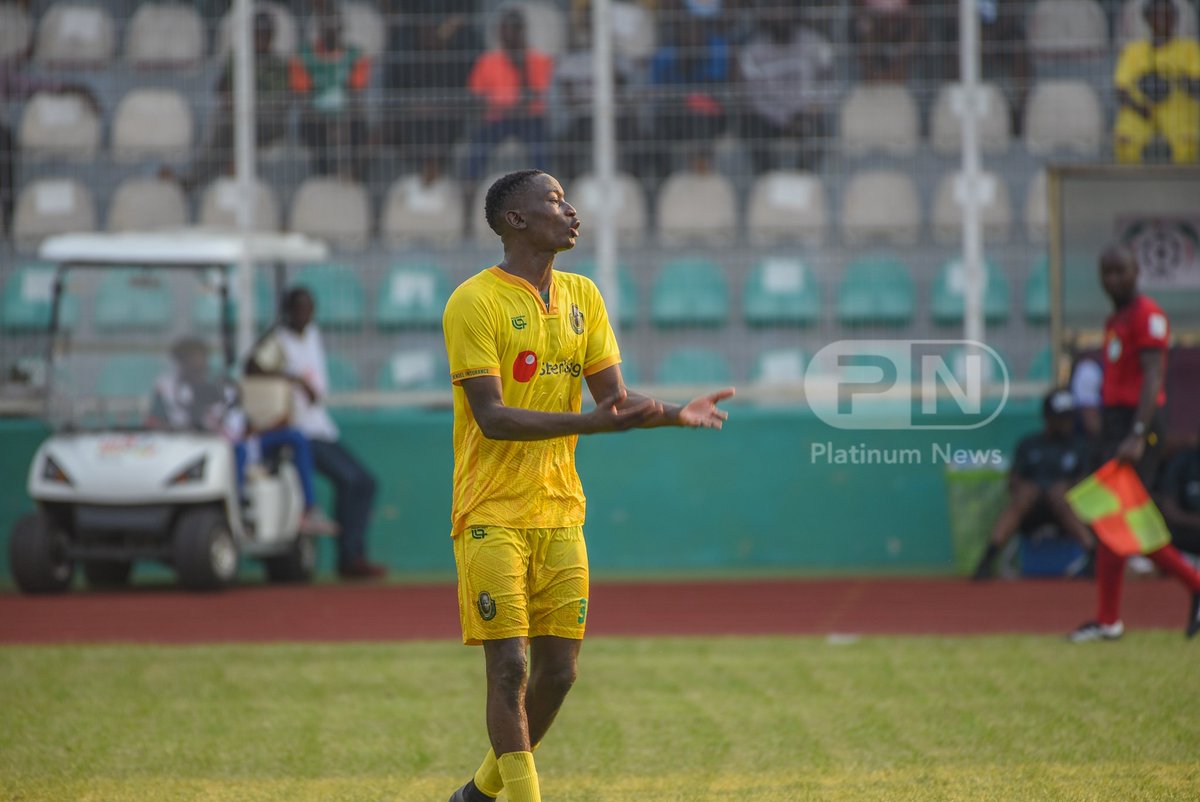 HussainiAbdul31's tweet image. 90 minutes in the tank,  kept it locked down at the back for that sweet clean sheet! 🔒. Our teamwork shined through, leading us to a 4-0 victory. 

Onto the next one! 

#AllahFirst #NPFL24
