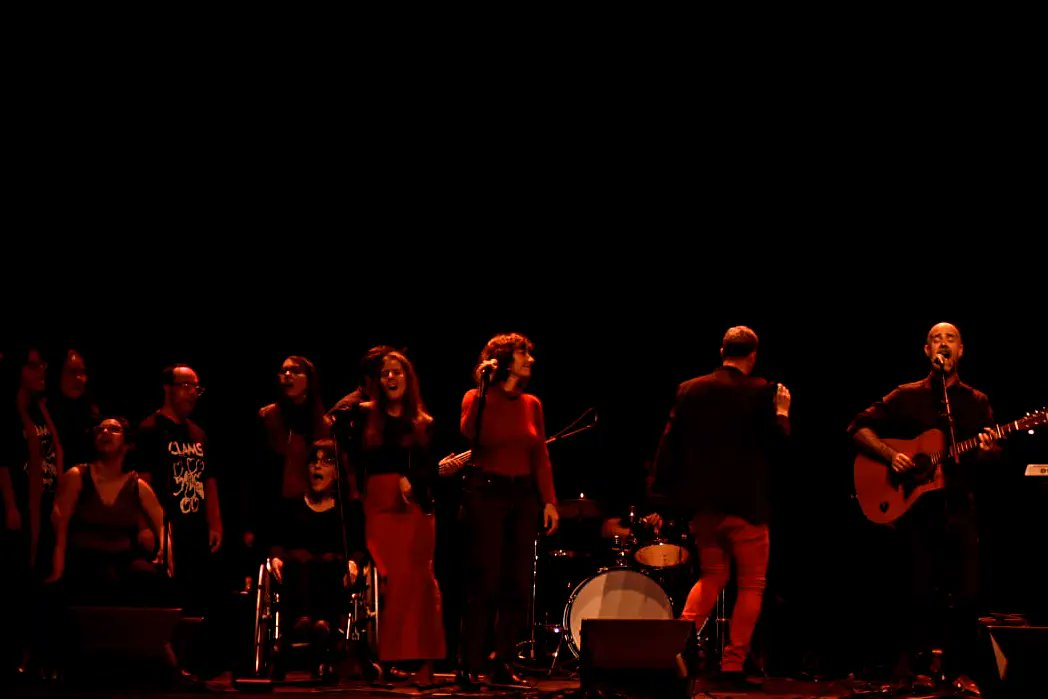 ajcassa's tweet image. 🎸Aquest vespre encetem la #setmanadelamúsica amb l&apos;energia i la música dels @clamsmusica una banda de pop-rock inclusiva que ja porta una dècada als escenaris!

 #DiverSOS
