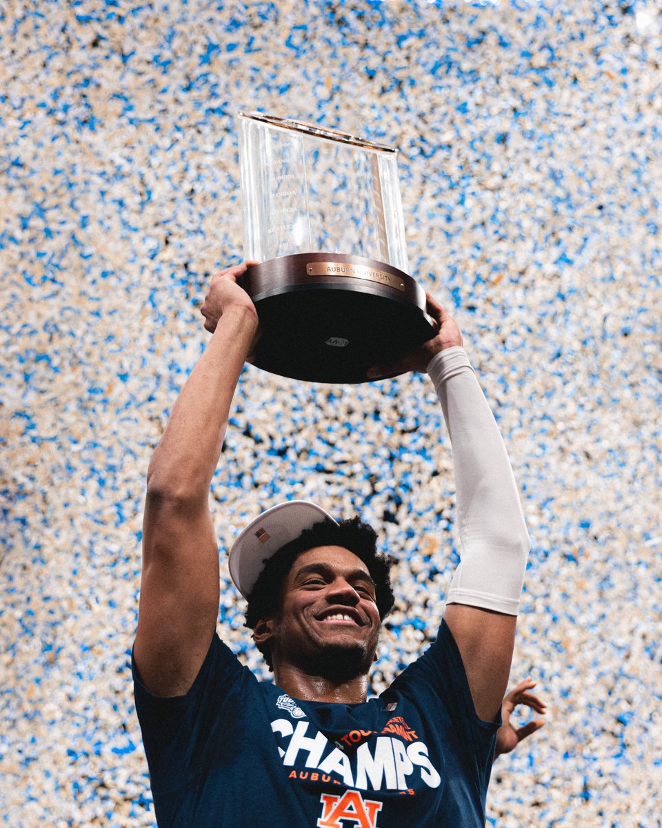 SEC's tweet photo. LET THE CONFETTI FALL 🎉

@AuburnMBB x #SECTourney https://t.co/fQ327ywvjM