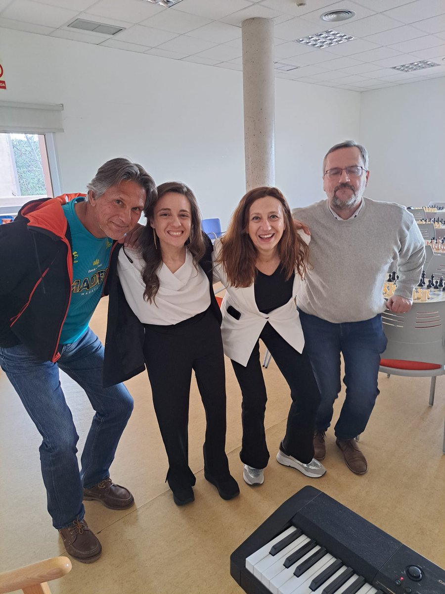 ajedrez_torre's tweet photo. Éxito del I Festival de Música y Ajedrez
El viernes 15 de marzo,  durante dos horas pudimos disfrutar de interpretaciones al piano de varios grandes artistas mientras jugábamos al ajedrez en un ambiente muy distendido.

Una experiencia que, sin duda, repetiremos. https://t.co/oh9whvUAdG