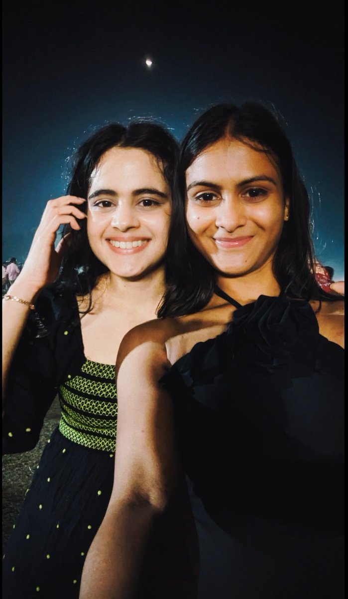 Pranjali1210's tweet photo. Can't believe tonight was my last Tech Fest at IIT. 😭💖
#Technex https://t.co/O3FmQcwsI9