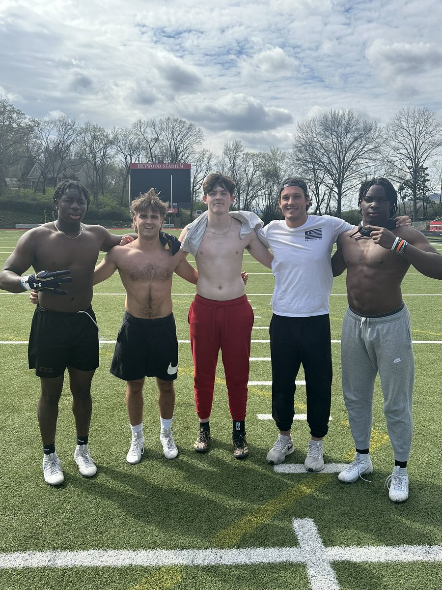 BrooksCherry6's tweet image. Always a good day getting to watch these kids work! @BriggsCherry3 @sk_begreat @bigtruss_1 @Alexis_Leclerc3 @qbc_chattanooga @BaylorSchoolFB @ErikKimrey #likeminded #SpringisComing #WeAreBaylor