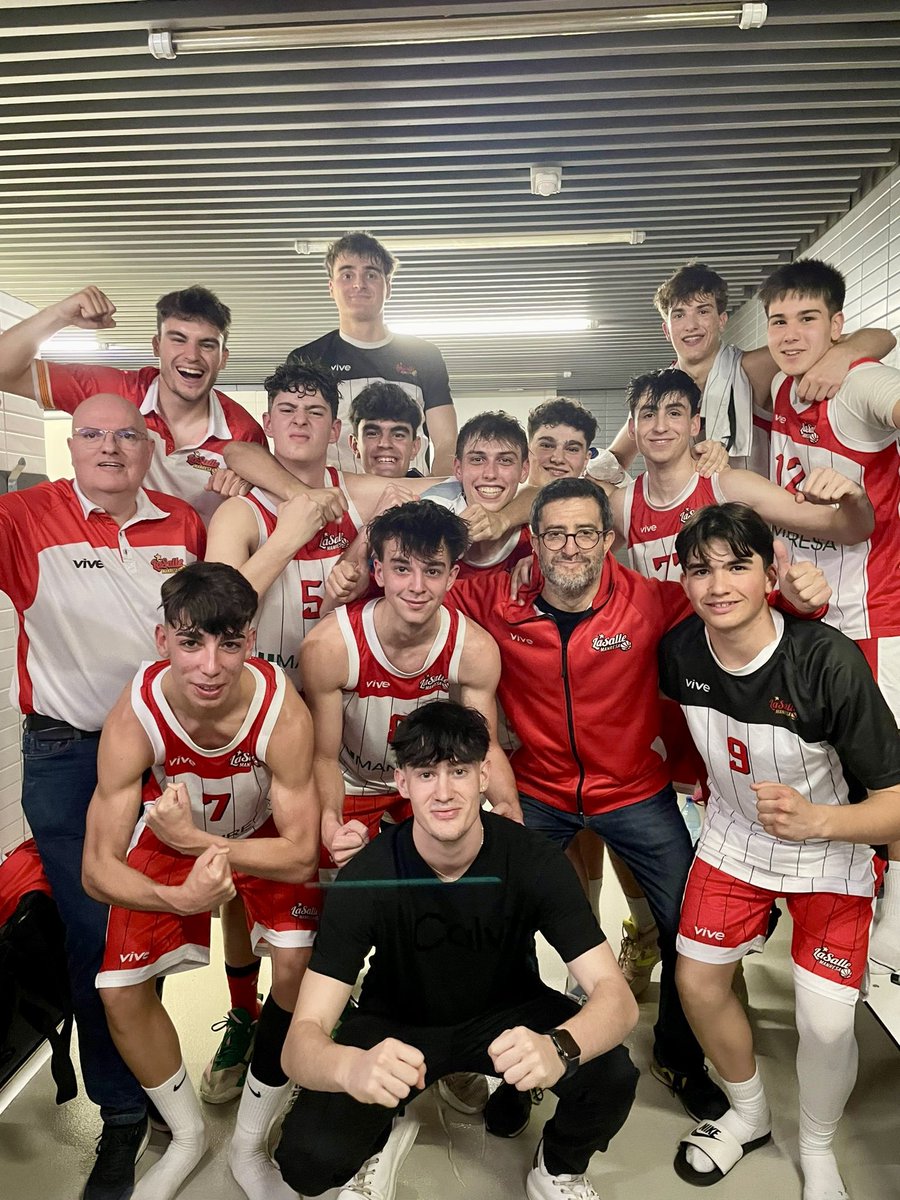 basquetsalle's tweet photo. 🔴⚪️ LA IMATGE DEL CAP DE SETMANA

📸😍 El nostre @UManresa JÚNIOR A ha aconseguit aquest cap de setmana la victòria en el derbi manresà 🆚 @BasquetManresaB 

✊🏼💪🏼 Molt bona feina equip!!!  #somsalle https://t.co/IWUPnlpQFT