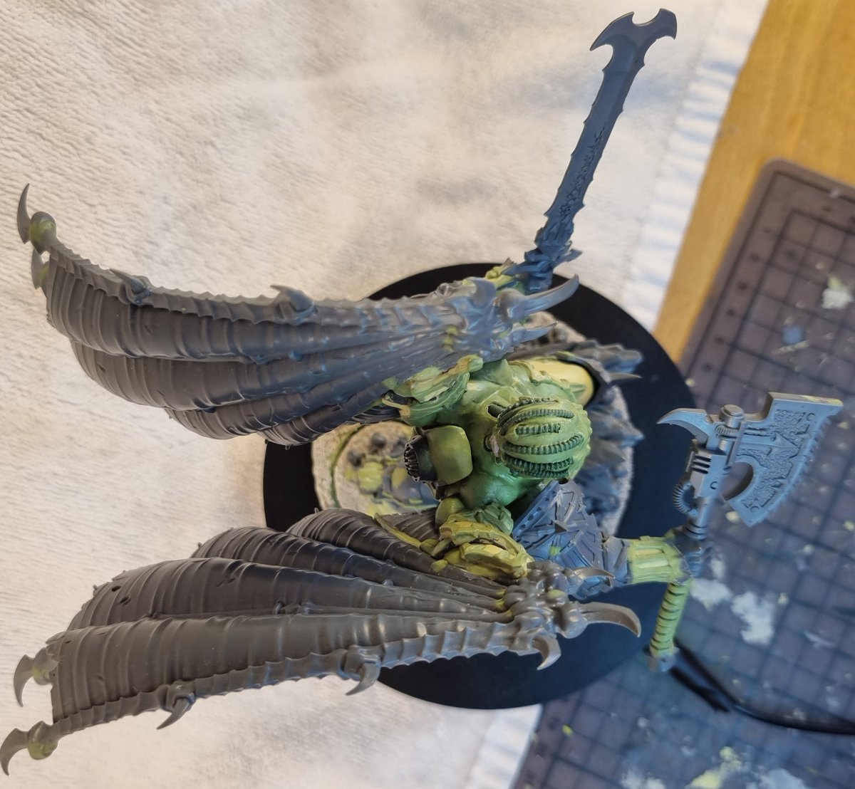 greenstuffstud's tweet photo. Reposing the weapons meant that the chains weren't hanging right anymore, so i removed them. No big loss since black templars (the second worst sm chapter) has ruined that look. https://t.co/DFaGeIChei