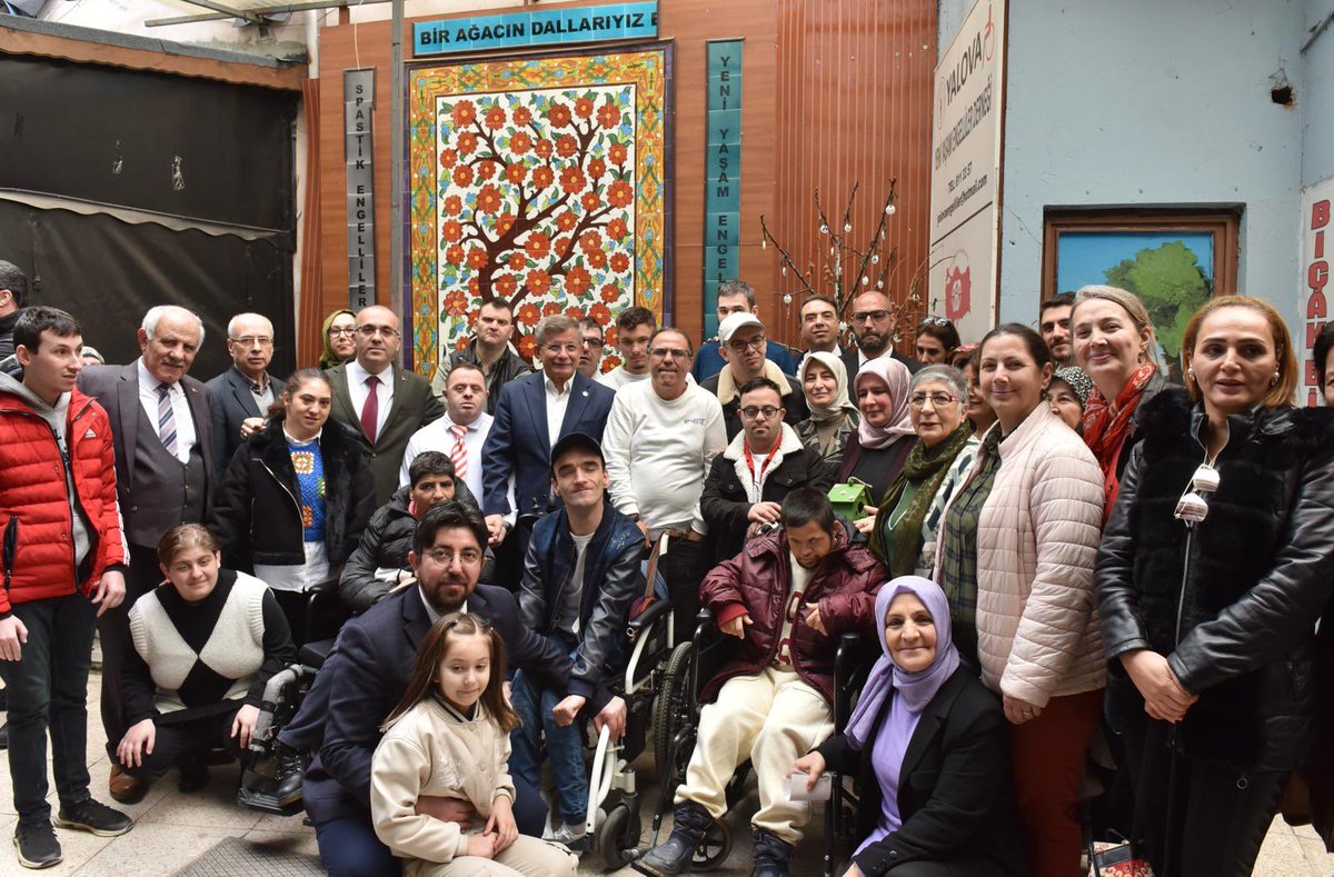 Sayın Genel Başkanımız <a href="/Ahmet_Davutoglu/">Ahmet Davutoğlu</a> ile birlikte Yalova Belediye Başkan Adayımız Kürşat Emre Çandır ve Çiftlikköy Belediye Başkan Adayımız Mehtap Ensarioğlu’na destek olmak için saha ziyaretlerinde bulunduk. Hayırlı hizmetlere vesile olmaları dileğiyle, yolları açık olsun.