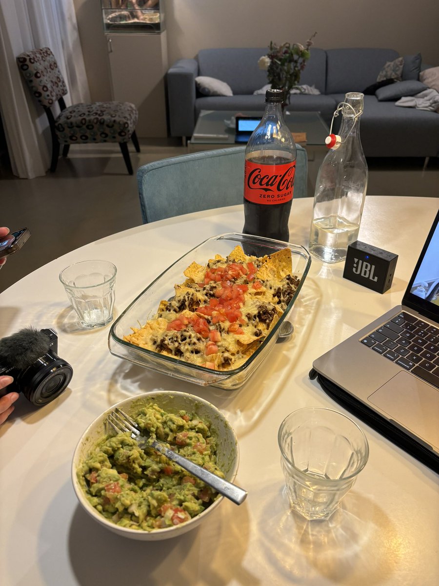 bellcicsi's tweet photo. dinner with bestie 🥰 https://t.co/tKczJqa8yq