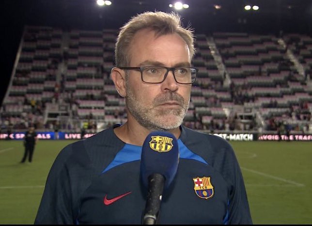 GxlDePaulinho's tweet photo. Se va Xavi Hernández expulsado. Entra en escena el Jurgen Klopp catalán, 100% de victorias en el banquillo. https://t.co/XqcCfiNNev