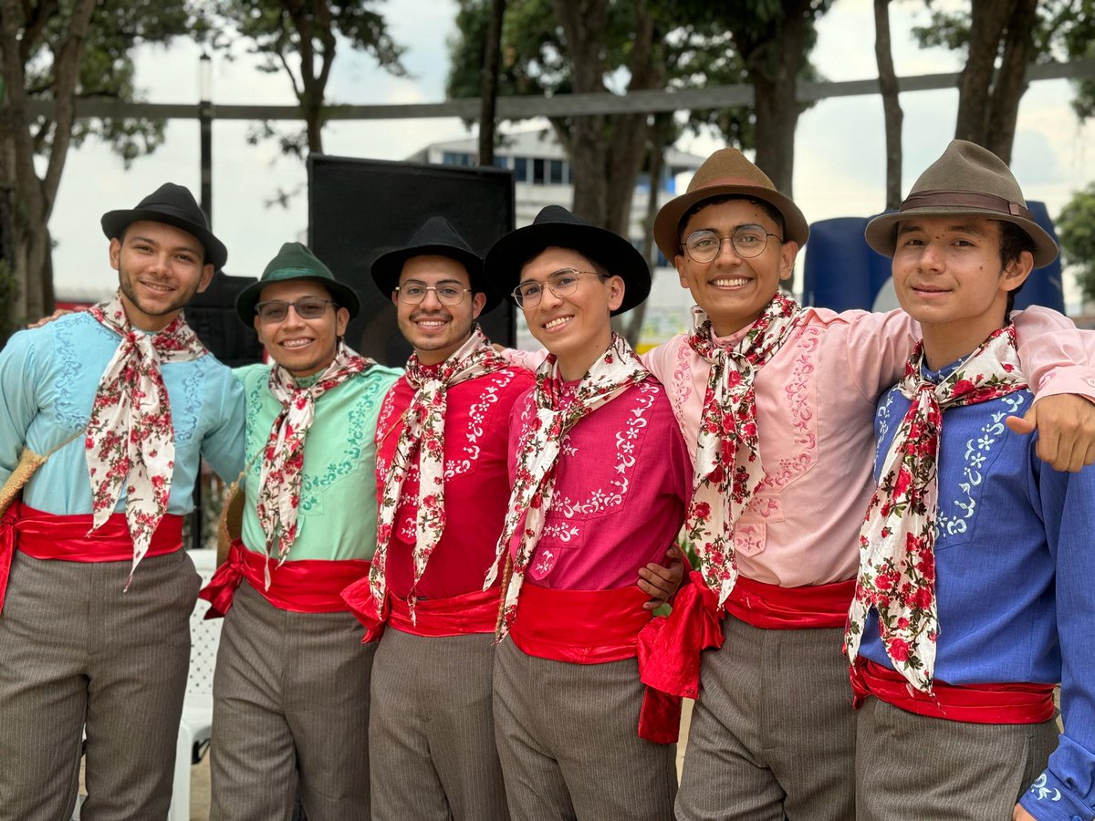 IMCTBGA's tweet photo. !Del torbellino al merengue y paseos del vallenato! 💃🏽🪗
Así vivimos una edición más de #ParqueArte en el nuevo parque Centenario. Cultura y folclor para hacer de #BGABonitaOtraVez 🤩🫶🏽

l @Maytaja @PauRamirezL l https://t.co/6kF1nExDkA