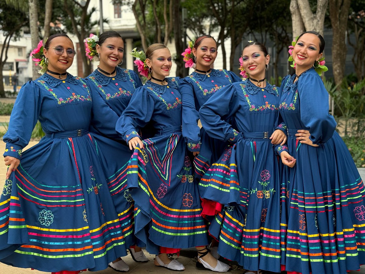 IMCTBGA's tweet photo. !Del torbellino al merengue y paseos del vallenato! 💃🏽🪗
Así vivimos una edición más de #ParqueArte en el nuevo parque Centenario. Cultura y folclor para hacer de #BGABonitaOtraVez 🤩🫶🏽

l @Maytaja @PauRamirezL l https://t.co/6kF1nExDkA
