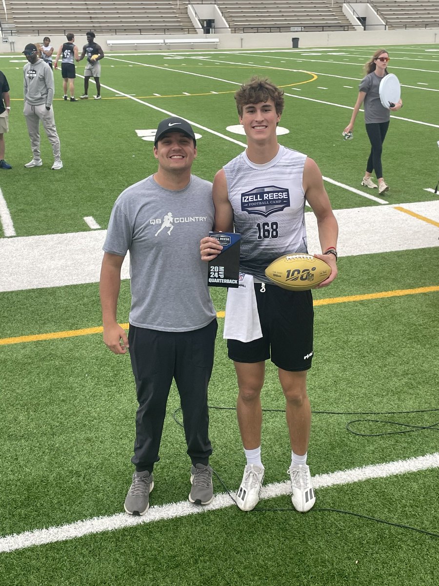 4CharlieJ's tweet image. Had a great day in Dothan at the Izell Reese Rivals Camp!! Blessed to receive Quarterback MVP! 🎯🎯 @Rivals @RivalsCamp @izellreese @BHoward_11 @adamgorney @RivalsFriedman @coachrsigler @jakeganus @MoodyFBall @NoahWilloughby6