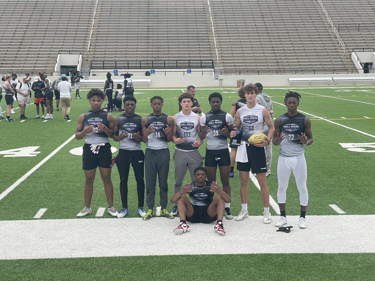 4CharlieJ's tweet image. Had a great day in Dothan at the Izell Reese Rivals Camp!! Blessed to receive Quarterback MVP! 🎯🎯 @Rivals @RivalsCamp @izellreese @BHoward_11 @adamgorney @RivalsFriedman @coachrsigler @jakeganus @MoodyFBall @NoahWilloughby6