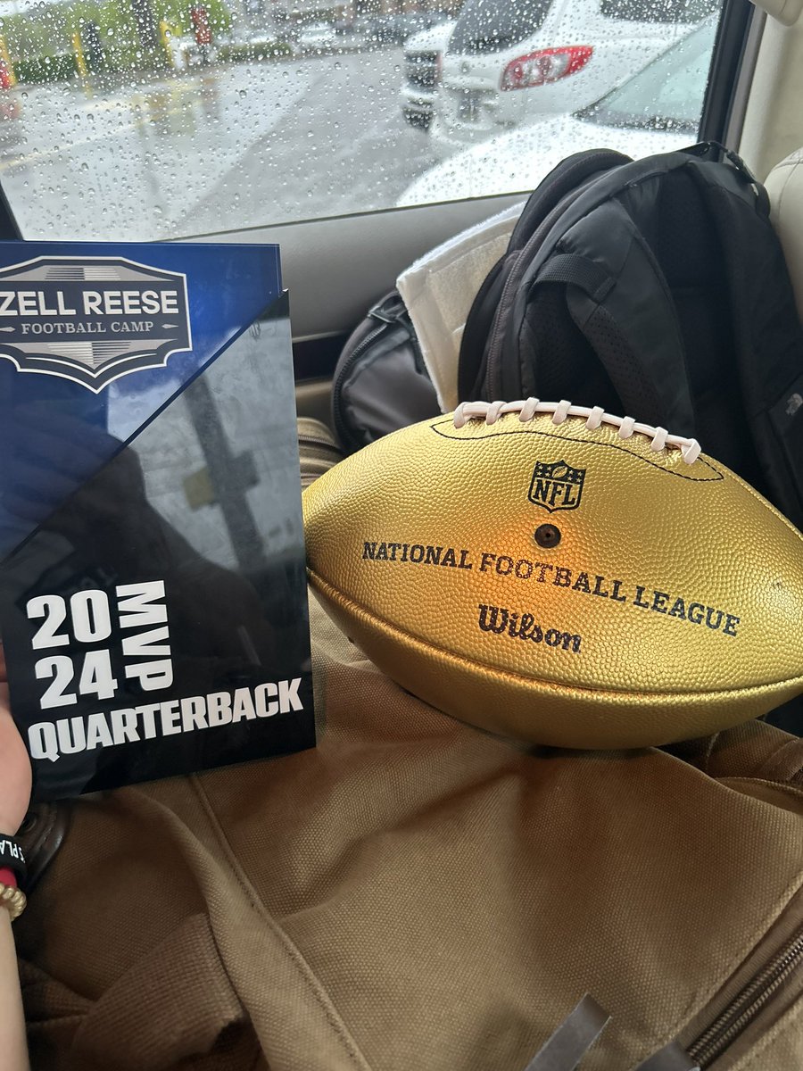 4CharlieJ's tweet image. Had a great day in Dothan at the Izell Reese Rivals Camp!! Blessed to receive Quarterback MVP! 🎯🎯 @Rivals @RivalsCamp @izellreese @BHoward_11 @adamgorney @RivalsFriedman @coachrsigler @jakeganus @MoodyFBall @NoahWilloughby6