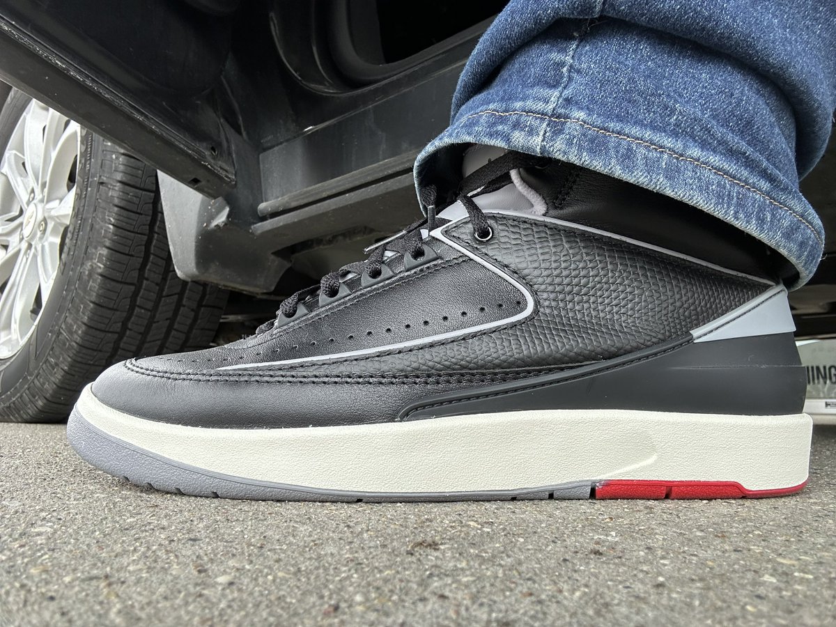 I must be in a Jordan 2 mood lately. Come to think of it, I always am! (Air Jordan 2, Black Cement colorway) #KOTD #yoursneakersaredope @Nike @nikestore @Jumpman23