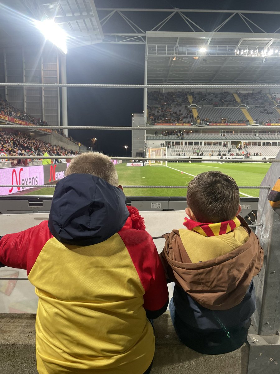 grimb7's tweet image. Merci @samba_brice 😁 
Grâce à toi j’ai réussi à les occuper avant le match , à là mi temps et après match !! 😂😂😂 

On ne te lâchera pas Brice 😜🥰🙏