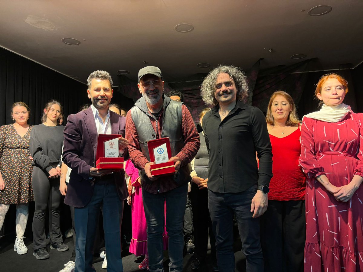 Şehit Hüseyin Dalgılıç Özel Eğitim Uygulama Okulu Müdürlüğü olarak okulumuza ve öğrencilerimize verdiği desteklerden ötürü Tiyatro sanatçısı Halil İzmirli ve Tiyatro Arkadaş'a teşekkür ederiz.
#özeleğitim#tiyatro