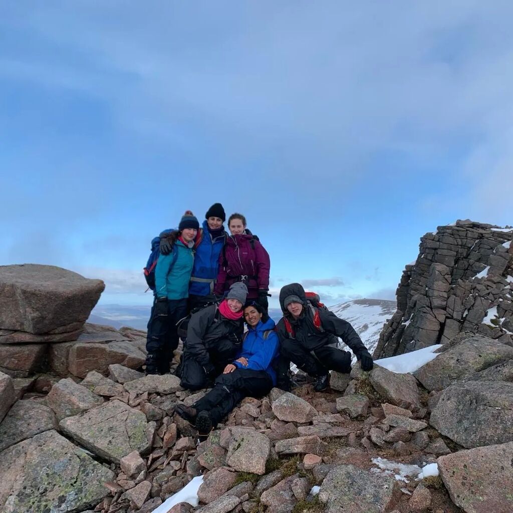 YarmOutdoorEd's tweet photo. Exploring the Cairngorm plateau on our nav and digging day #scottishwinter #outdooreducation @yarmschool https://t.co/YNGFcmK4dg