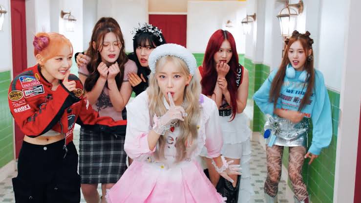 binnieboss's tweet photo. WTF i lowkey manifested my favs concepts last year?????

twice - the entire with you-th mood film !!!!
itzy - MR VAMPIRE
stray kids - SOCIAL PATH
stayc - BUBBLE https://t.co/vUbHj8FllV