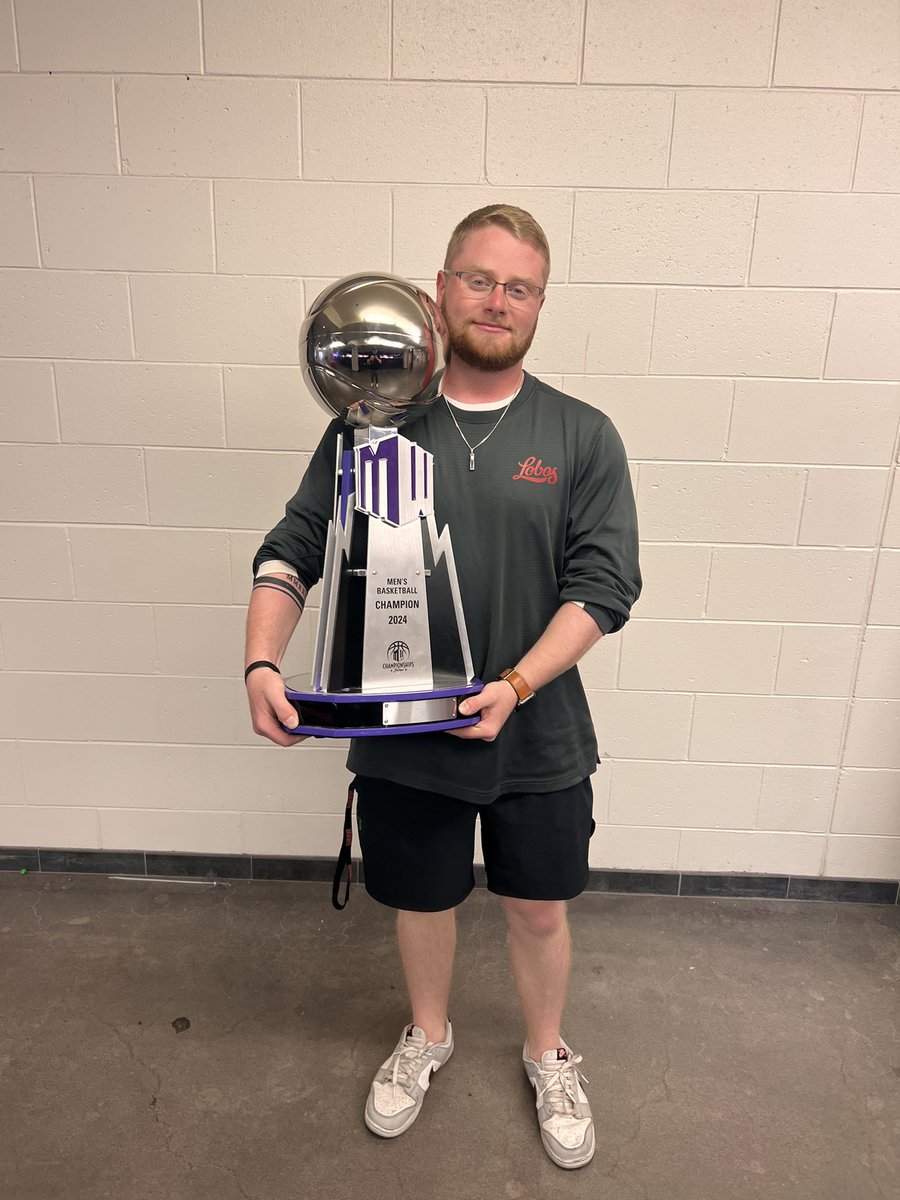 DavidSher10's tweet photo. This is one of the reasons I work in sports. You don’t get many opportunities to go to work and do what you love!! 
#golobos https://t.co/sbq0L5wLRr