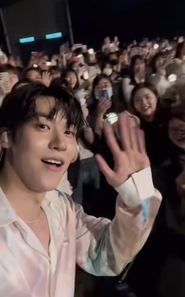 dolgolaeui's tweet photo. Lee Seung Hyub #leeseunghyub #seunghyub #이승협 #shootingstars #mustyougo #nflying #bigpicturehouse #bestchickendrama Please also follow Seung Hyub’s official Instagram account - sssn9_zzzn9 https://t.co/1PxisKBAWo