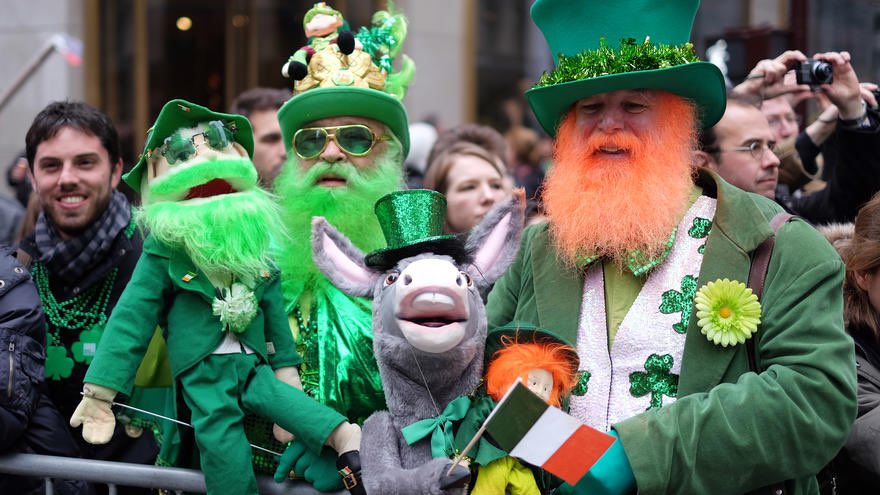 Ah, Tom O’Barley nous charge de vous souhaiter à toutes et tous une excellente Saint Patrick ! #saintpatrick #irlande #livre #voyage 🇮🇪☘️