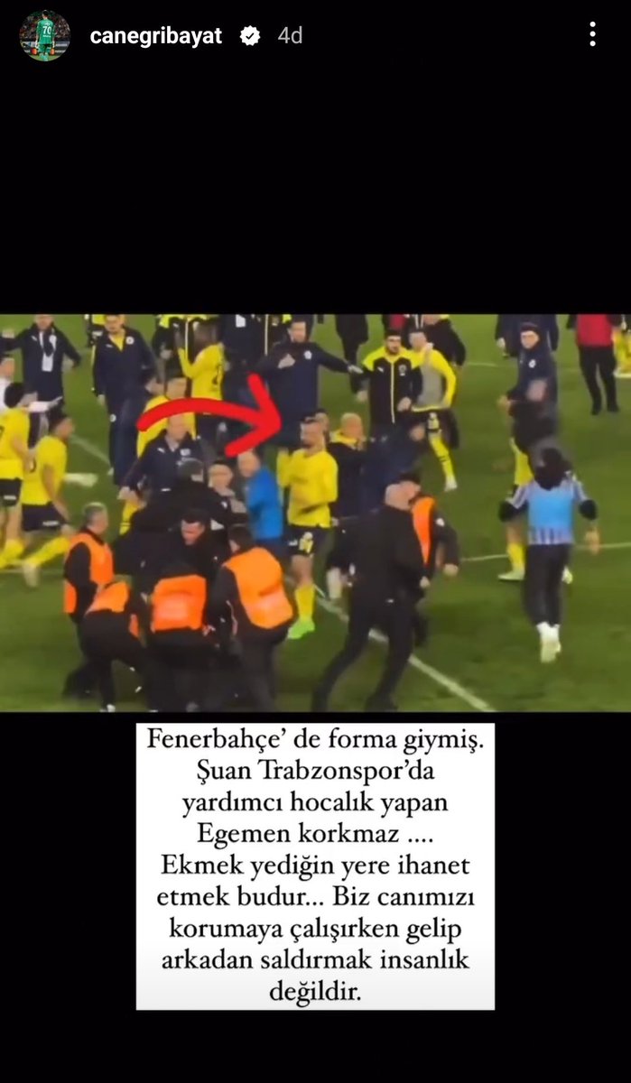 TekYolFener's tweet photo. İrfan Can Eğribayat: "Fenerbahçe'de forma giymiş, şu an Trabzonspor'da yardımcı hocalık yapan Egemen Korkmaz... Ekmek yediğin yere ihanet etmek budur. Biz canımızı korumaya çalışırken gelip arkadan saldırmak insanlık değildir."

İkinci paylaşımı: "😂😂" https://t.co/ArG3OdIIpv