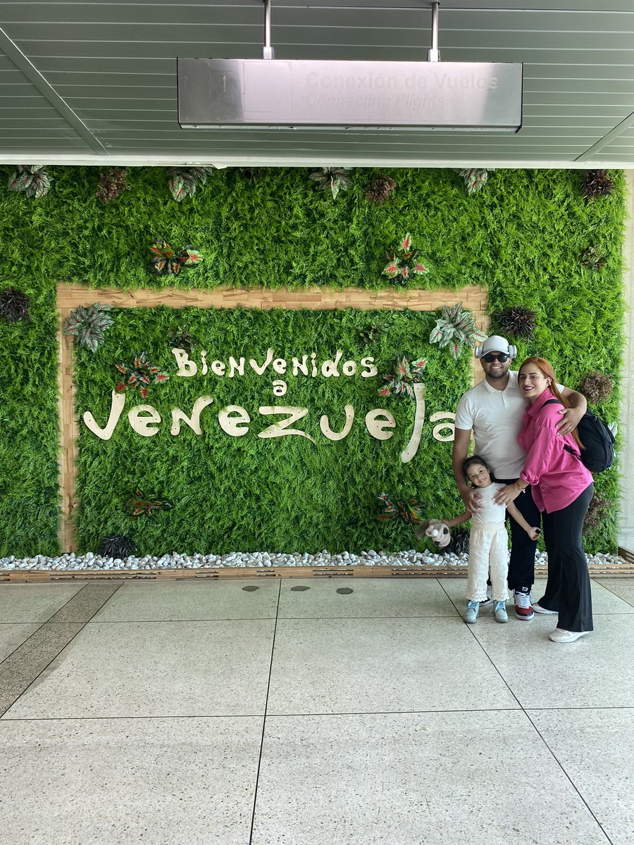 fabikini's tweet photo. Foto oficial en VENEZUELA ❤️‍🩹🇻🇪 https://t.co/x9ab33C8Qz