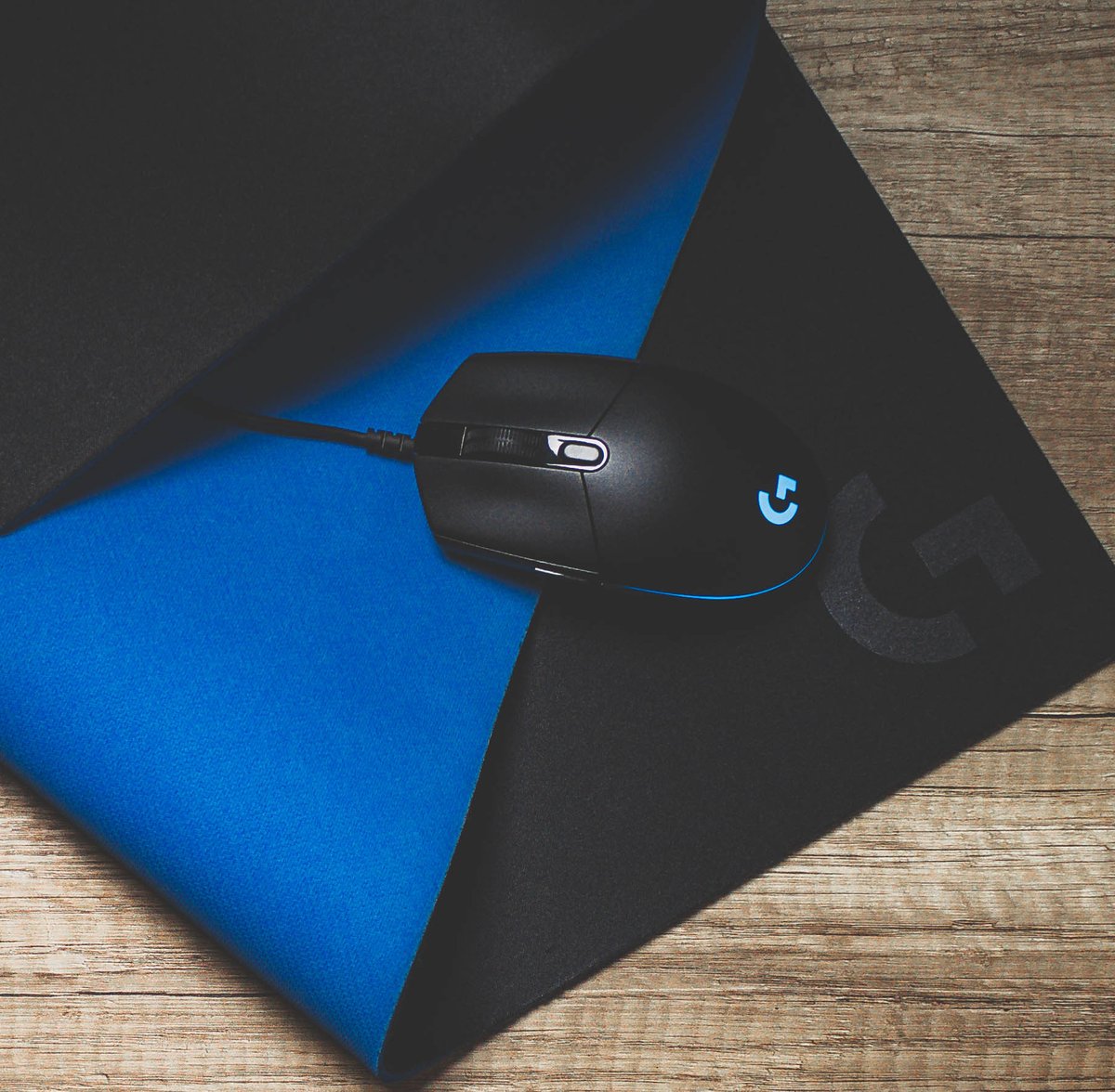 JUST_LUK7N's tweet image. What do you think if my take at @theillmeister photoshoot? 
The G PRO was my first ever gaming mice from Logitech, also like my first better gaming mice 👌
Still one of my favorite shapes. 
#gpro #g840 #logitechg
