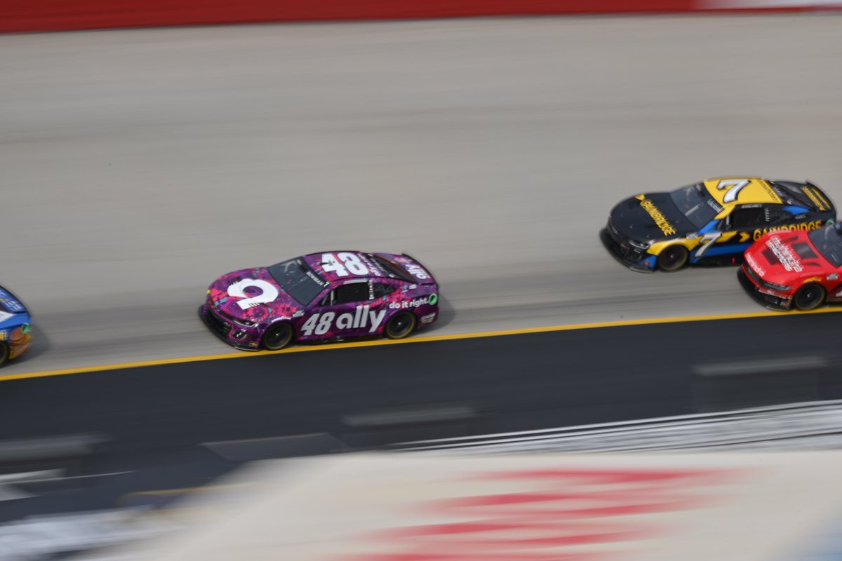 allyracing's tweet photo. Back to green with 61 laps to go in Stage 2. https://t.co/5K5GoP5Bzn