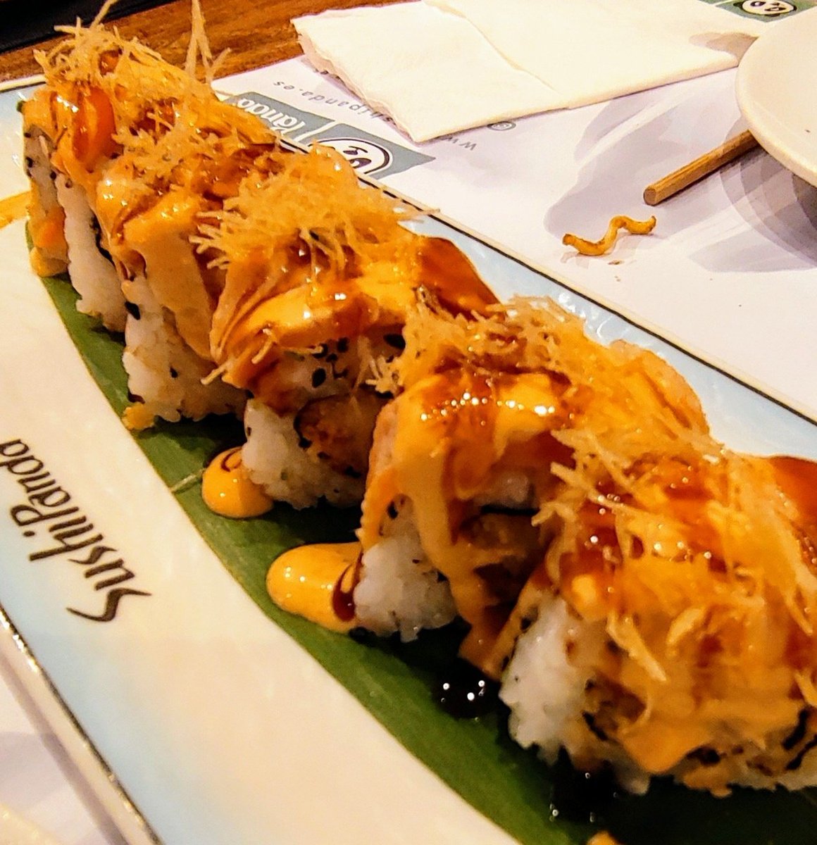 ivancp25's tweet photo. Y esto es un #TigerRoll 😍 Sushi de Tempura de #Gambas, envuelto en arroz 🍱 de #sushi cubierto de #salmón flambeado con salsa kazan y salsa #teriyaki. #SushiPanda 🐼 @Sushipanda_es en #Teatinos en #Málaga 🐼 🇪🇸🍣👌 https://t.co/yZnxypsonZ