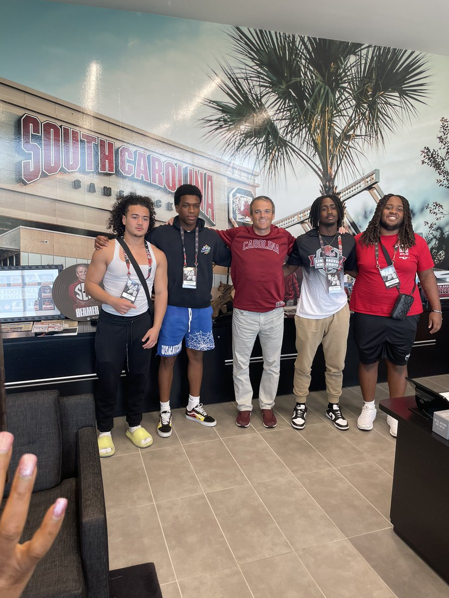 Had a great visit at South Carolina with friends and family! Thank you @CoachClaytonW and @CoachSBeamer for the hospitality! Go Gamecocks! @GamecockFB @CoachJeanSG @Shawn_Bryson_24