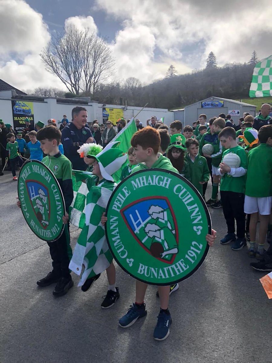 ☘️Beannachtaí na Féile Pádraig oraibh go léir. Bhí sula bhreá d’aos óg an chlub i láthair ag an bparáid inniu lena dtraenálaithe.