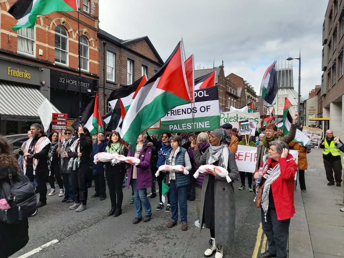 jeremykopite's tweet photo. Liverpool Sunday march for Gaza and the rest of Palestine, well received by St Patrick revellers @PSCupdates @GMF_Palestine @LivEchonews @BlackOutP_ @bbcmerseyside @BDSmovement @PACBI @AJEnglish @QudsNen https://t.co/WqYu1U02tP