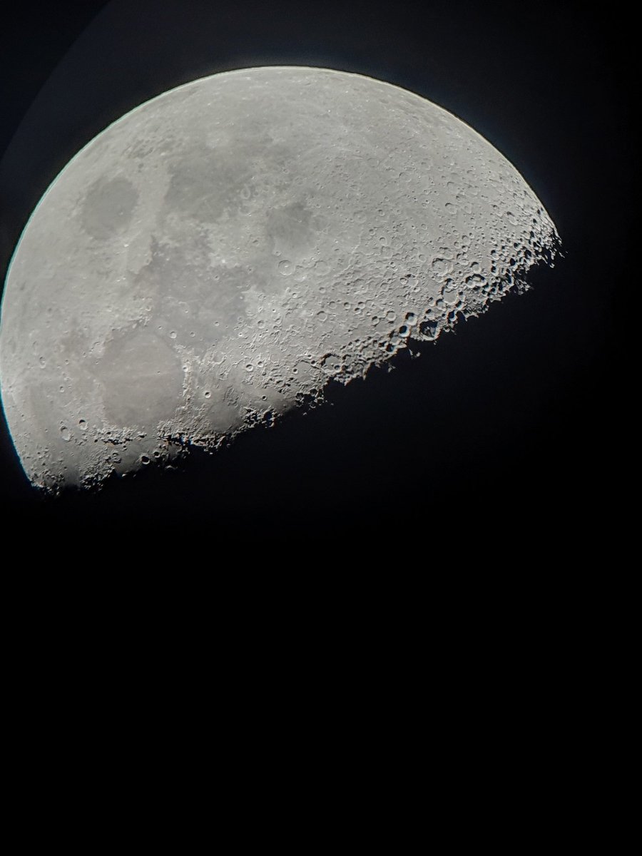 A quick shot through the eyepiece of my telescope. 
#phonepic #moon