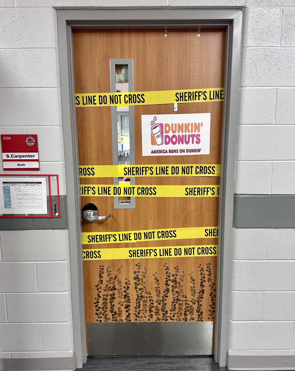 sacarpenter6285's tweet image. I wonder what’s happening in Room 1024 on Tuesday?! 🤔 @LMS_Hawks #LMSLevelUp #middleschool #mathteacher #mystery