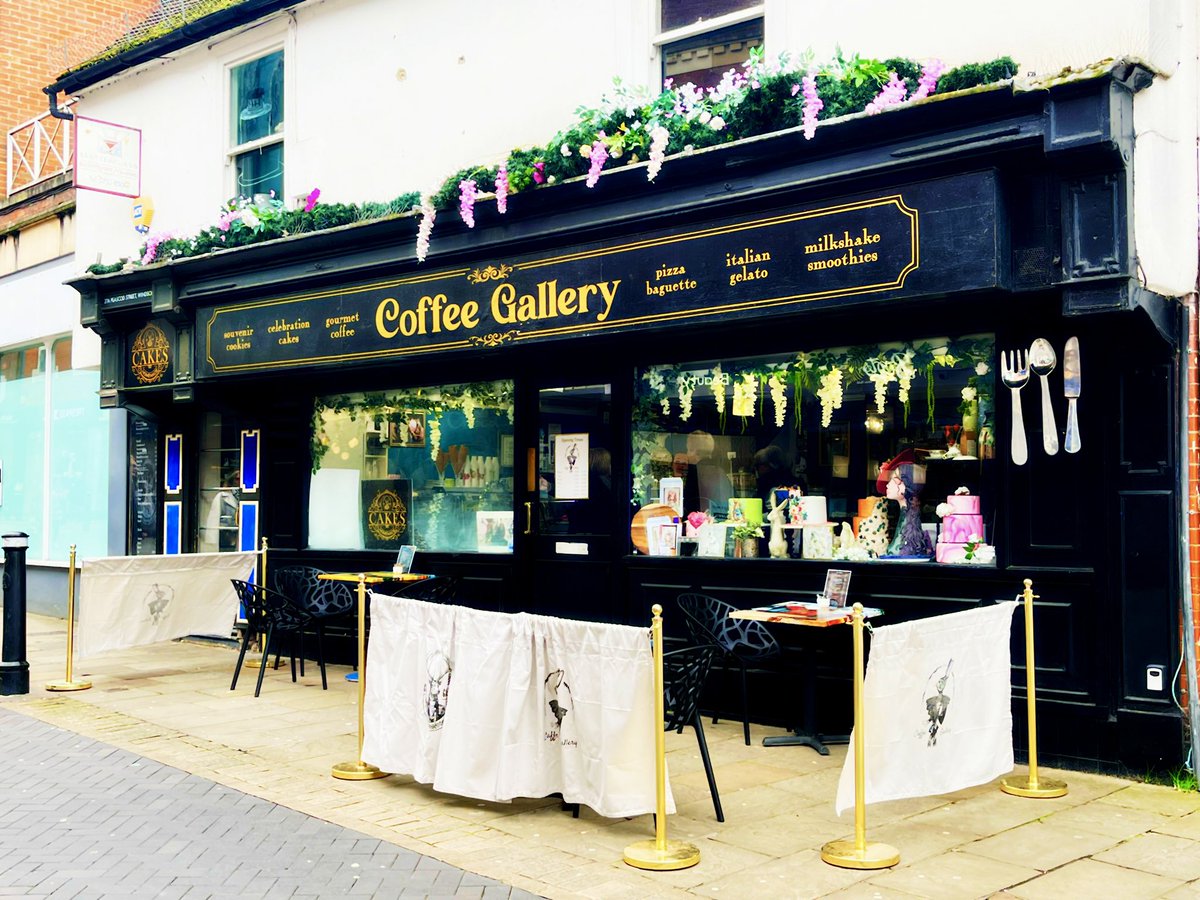 One of my favourite cafes in #windsor. Coffee Gallery #art #cakes