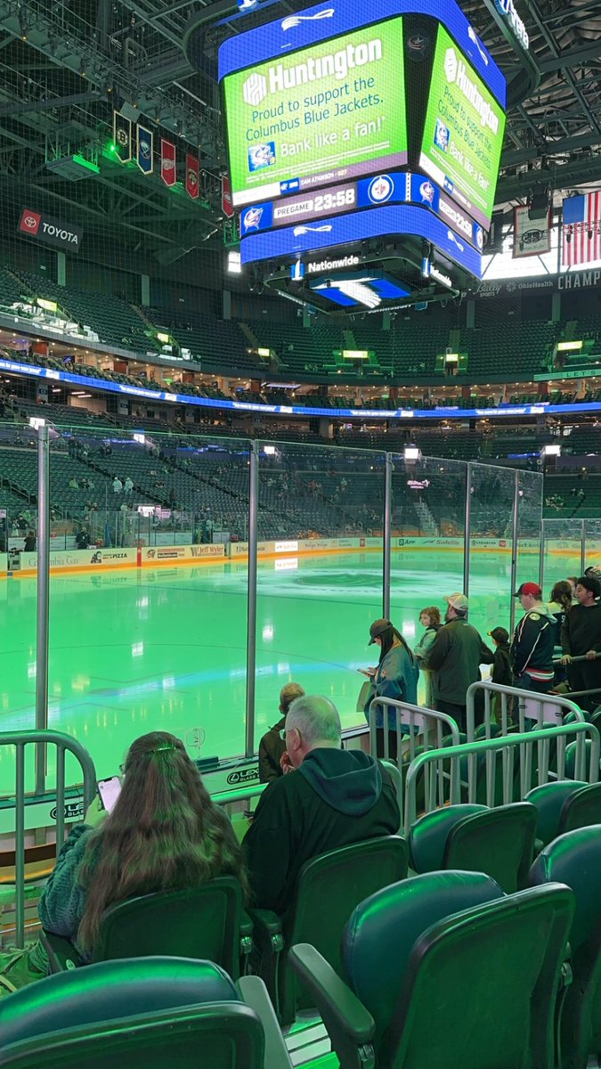 thathikerchic's tweet photo. Trading in my perch for this close up action tonight! Thank you #5thline5k for the tickets that came with my race entry!! @M3SSports #CBJ https://t.co/zRymvC34Ck