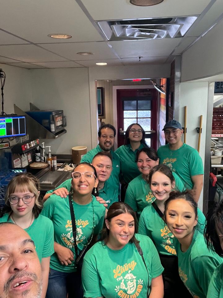 Team West Albuquerque embracing St. Patrick's Day! This team's culture is thriving! It clearly shows in their hourly turnover at 18.3%! #chilis #chilislove @JBarraza6 @train3rgirl @Edgar16925086 @Florenc55659235 @LemuzGera