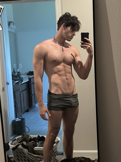 Obey https://t.co/eX9EI74iNX<a href="/tag/kayn"class="tags"><span>#kayn</span></a><a href="/tag/heartsteel"class="tags"><span>#heartsteel</span></a>