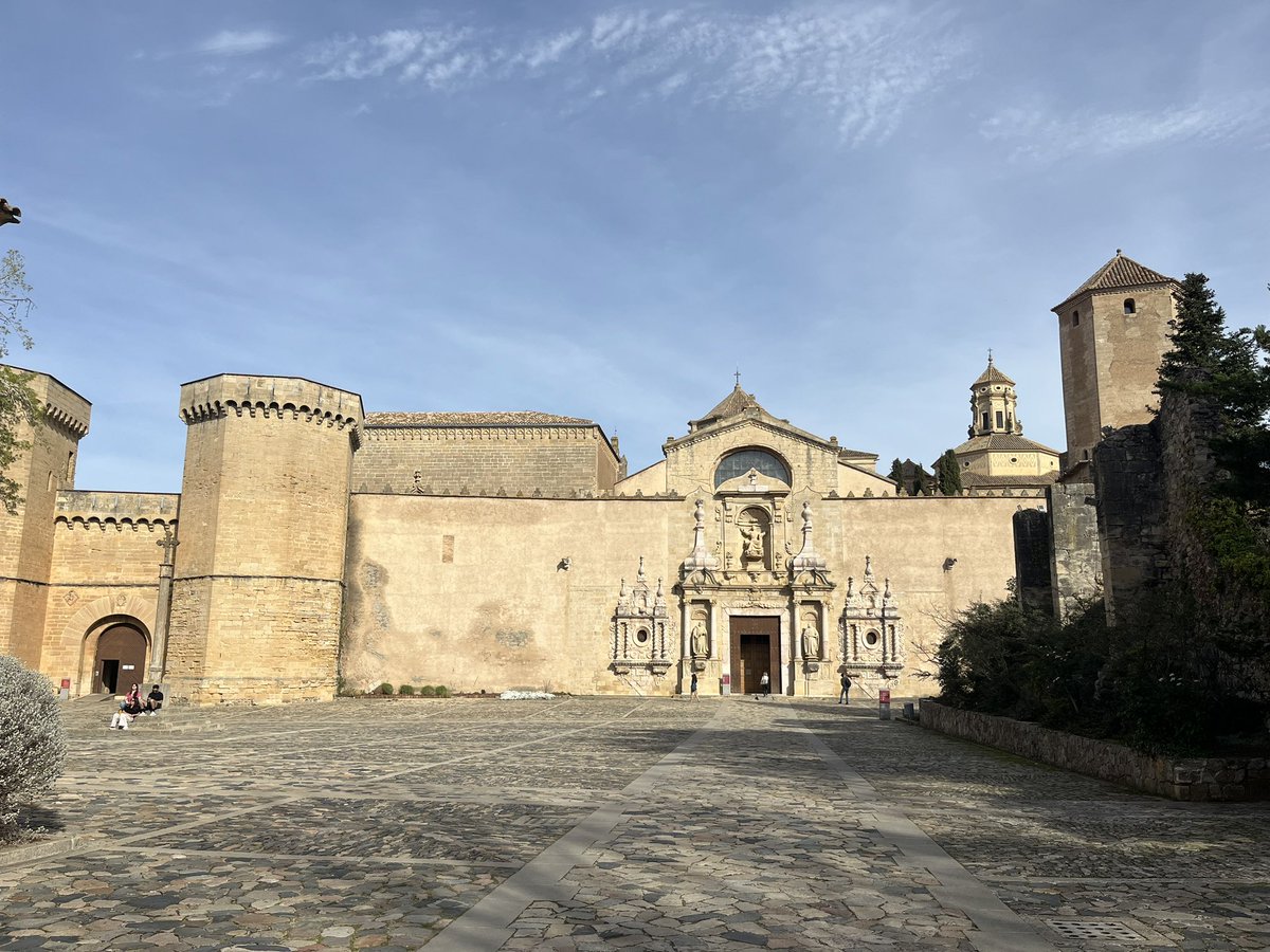 Visita al @MonestirPoblet avui! Espectacular! Història, art, espiritualitat i pau!! Gràcies @pamiespages per la visita guiada!!!