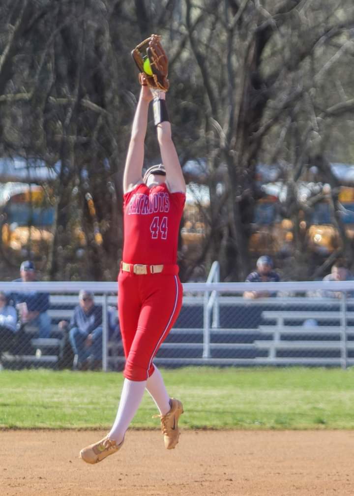Cameronlile13's tweet photo. Starting out good so far this year. She's getting the bat on the ball and making great plays at 3rd. @KnievelShiloh @07Tennessee @CoastRecruits @QrRecruiter @SEMOsoftball @LWCSoftball @SoftballDown @asburysoftball1 @LegacyLegendsS1 @Vol_Softball @UNCSoftball @UKsoftball @D1portal https://t.co/XboTcqvu3Z