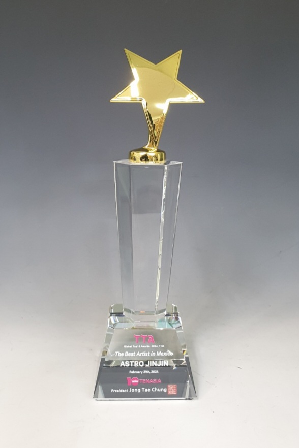 TTA_tenasia's tweet photo. #11thTTA
🏆TOP TEN WINNERS🏆 in🇲🇽

🏆트로피 제작이 완료되었습니다.
아티스트에게 전달될 예정입니다💕

🏆 TTA Trophy is ready.
It will be delivered to the artist soon.

Winner from your hand #ASTRO #JINJIN #진진
@offclASTRO

#TOPTENAWARDS #TTA #tenasia #탑텐어워즈 #텐아시아 https://t.co/XYGGJnCOU8
