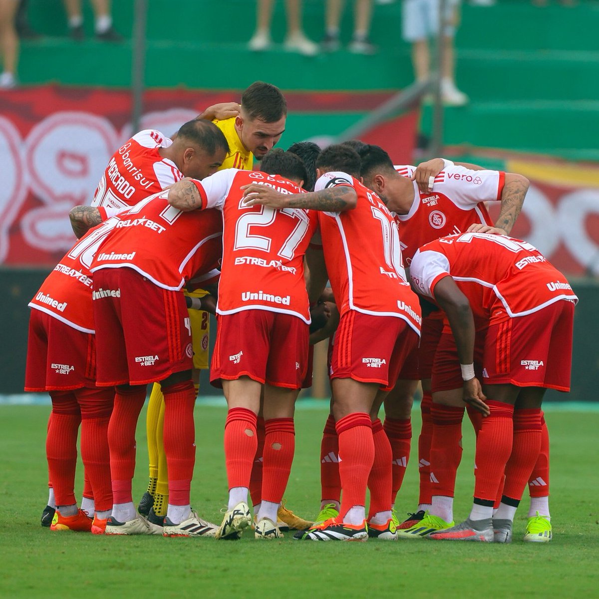 A trabajar para los 90 minutos que faltan. 🇦🇹 Vamos trabalhar pelos 90 minutos restantes.🇦🇹 📸 @r_duarte75 @SCInternacional