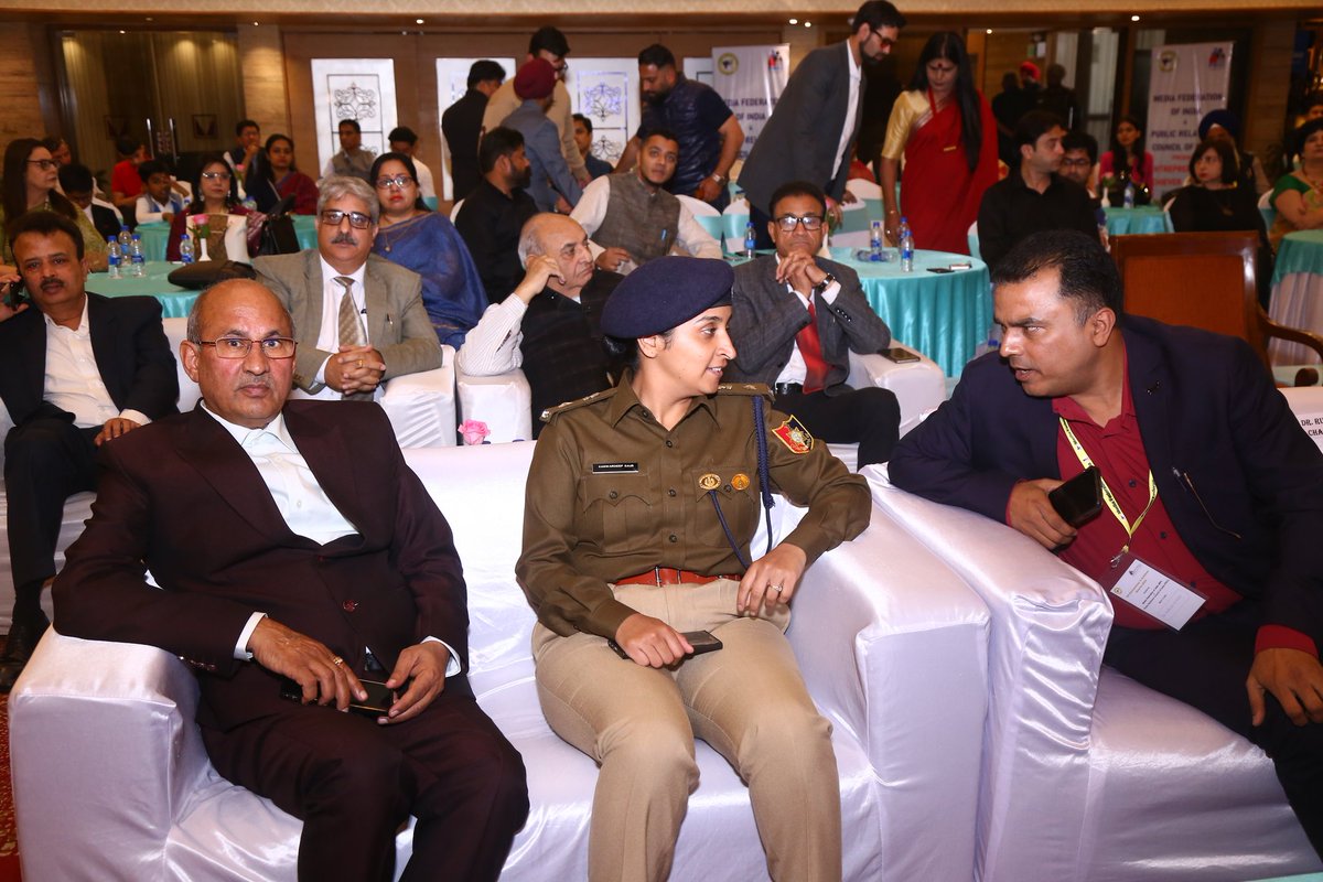 Gujarat’s Governor Acharya Devvrat honored 32 outstanding people for excellence

MFI and PRCI's annual ‘Entrepreneurs and Achievers Award 2024' ceremony held
Ms Dhananjay Chauhan Honored for the work done for the welfare of transgenders