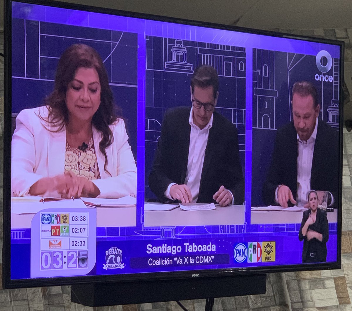Liz__rumi's tweet photo. Verdaderos cambios vienen con un liderazgo diferente y mejor con #SantiagoTaboada  
#ElCambioViene 
#JefeDeGobierno https://t.co/m36jYy6tod