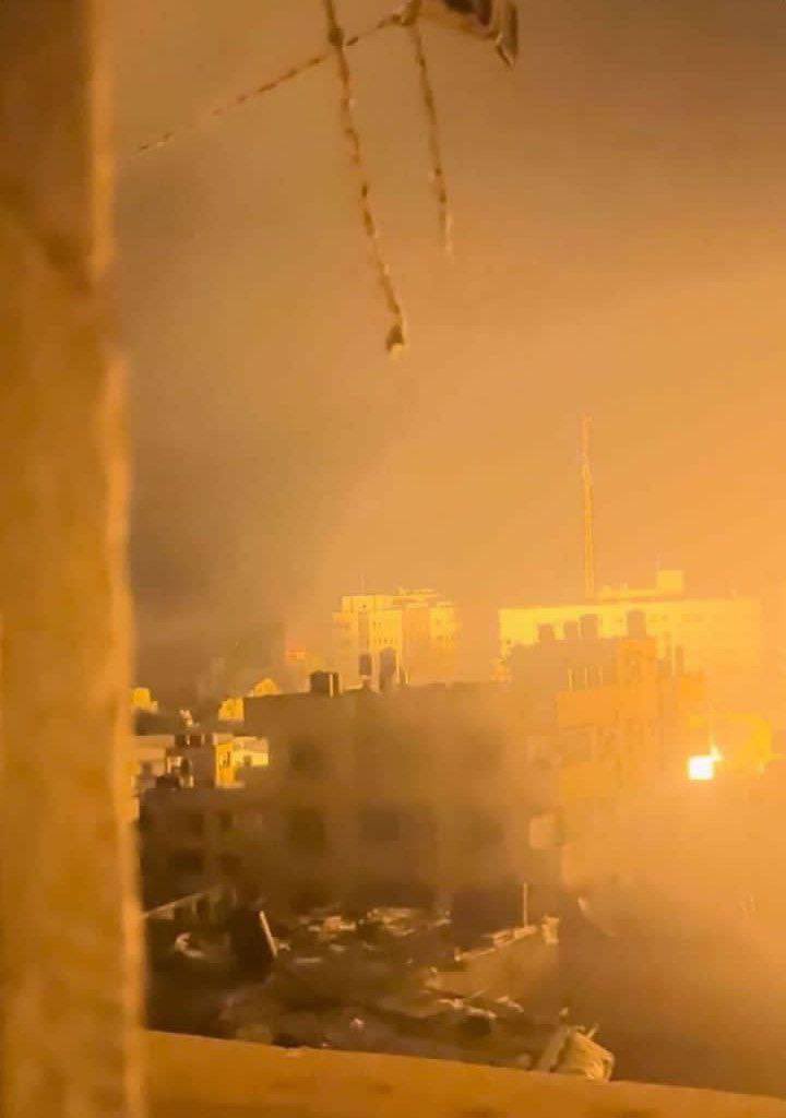 FalasAbuAmal's tweet photo. AHORA la ocupación criminal terrorista de #Israel está atacando el hospital Al-Shifa en la ciudad de #Gaza y hay informes de mártires y heridos en el lugar. Seguidilla de explosiones. https://t.co/cizyRVRSHT