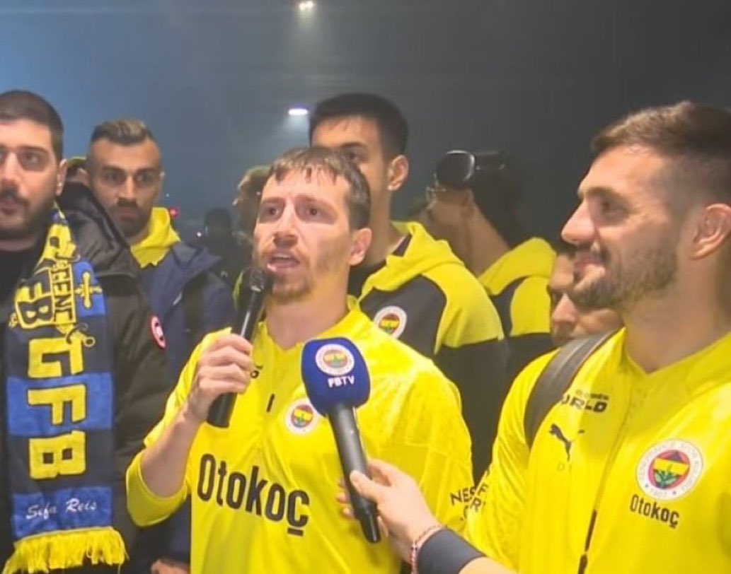 Feneristcom's tweet image. Hafta boyunca Mert Hakan Yandaş üzerinden dolduruşa getirilen Trabzonspor taraftarı yine oltaya gelmiştir.

#piyon