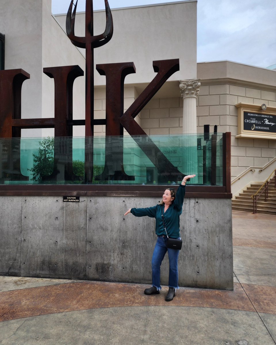 homewithh2o's tweet photo. Bucket list item checked ✔️ Was so excited to finally visit @GordonRamsay's famous @HellsKitchenFOX in Las Vegas &amp; it did not disappoint! #delish https://t.co/Y8JGinyoqG