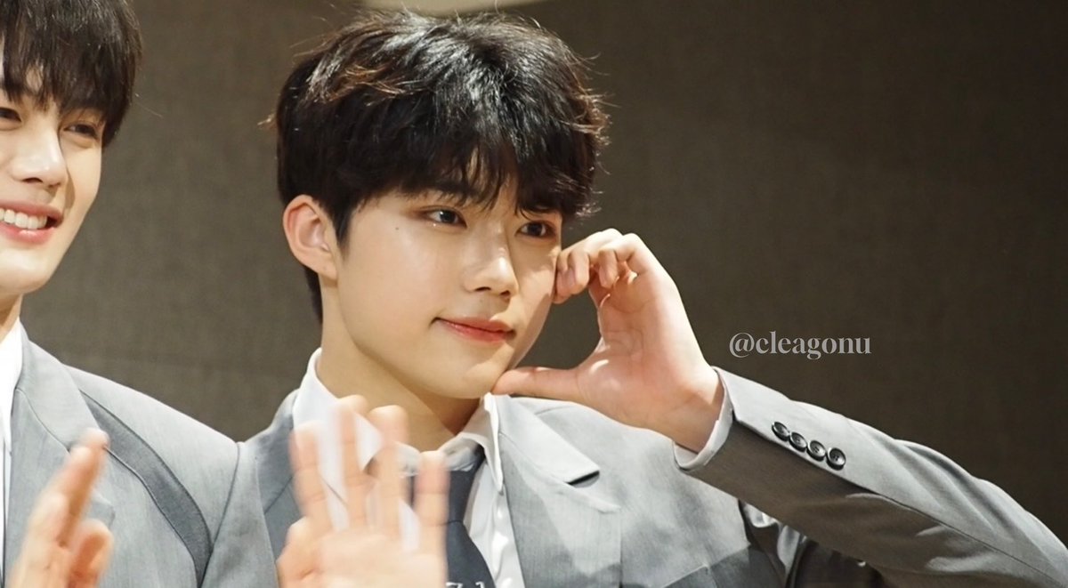 𝐜𝐥𝐞𝐚 tweet media