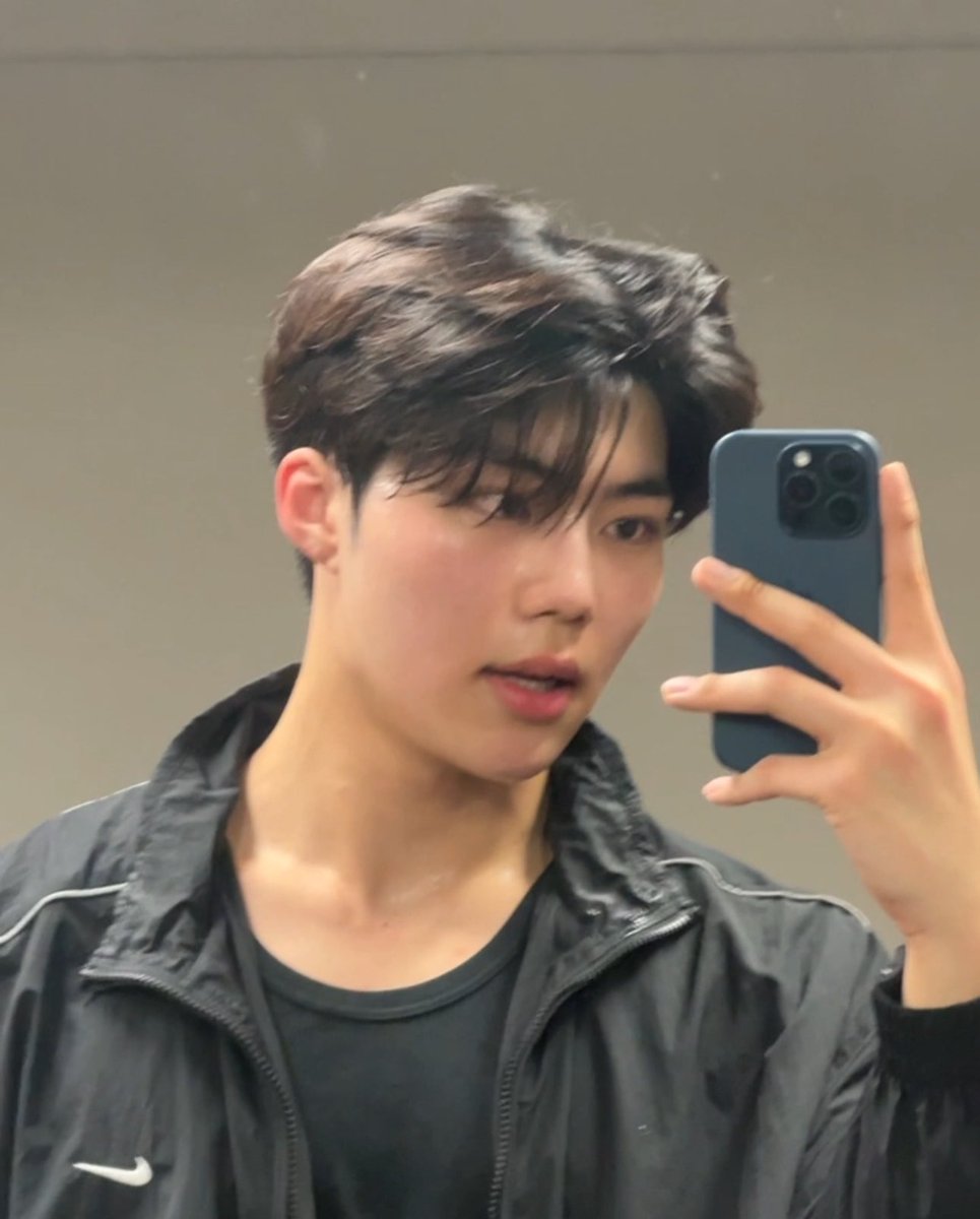 Lishy5474's tweet photo. No thoughts just him 🫠

#GUNWOOK #ZB1 #kpop #korea https://t.co/2GmxqWZ8Kt