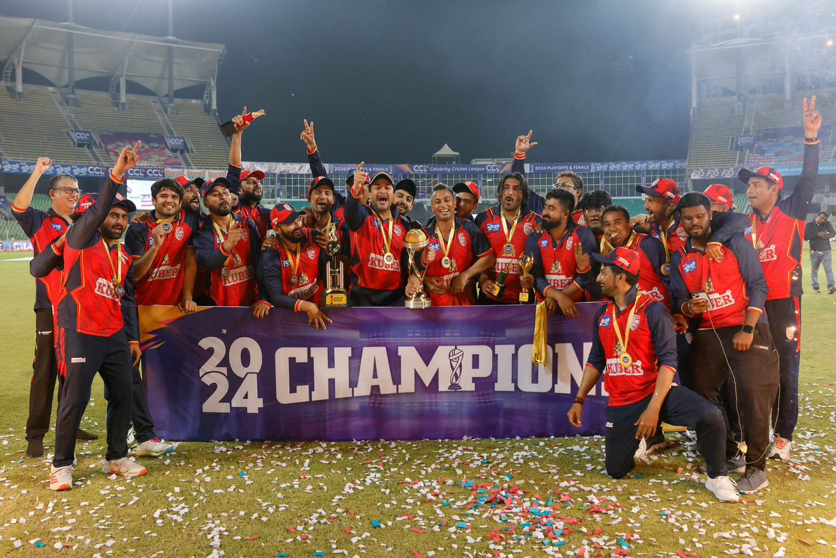 rameshlaus's tweet photo. The CCL Trophy has a new home! @BengalTigersccl finally conquers the fortress and emerges victorious. A Decade of Desire, Delivered!
#A23 #Parle2020 #CCLSeason10 #DanubeCCLUAE #TruckersUAE #CCLUAE #Chalosaathkhelein #CCLonJioCinema #CelebrityCricketLeague #JioCinema
@A23_Rummy @Parle2020cookie @BharathiCements
@JioCinema @SonySportsNetwk